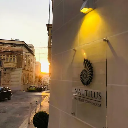 Nautilus Boutique Townhouse Inn *